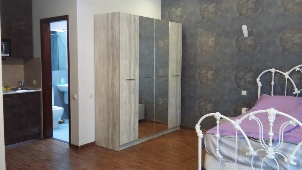 Apartment Sayat-Nova Yerevan Room photo